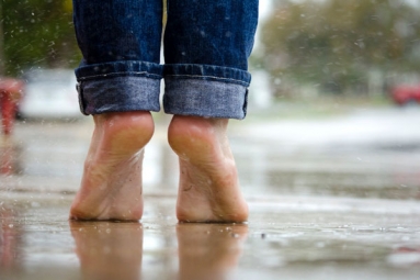 4 Steps to Follow to Keep Your Feet Neat and Clean in Monsoon