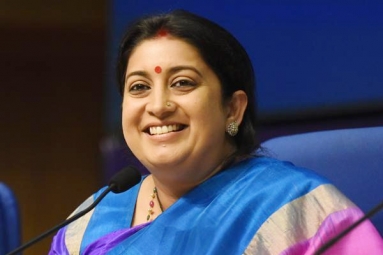 DeepVeer Wedding: Even Smriti Irani Worn out Waiting for Couple's Photo DeepVeer Wedding: Even Smriti Irani Worn out Waiting for Couple's Photo