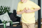 Heart Attack Vs Cardiac Arrest, Cardiac Arrest, key difference between heart attack and cardiac arrest, Chest pain