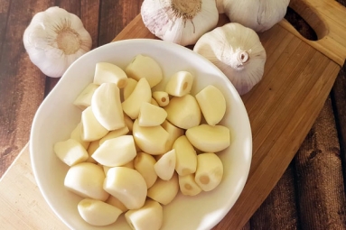 Does Eating Raw Garlic help with High Blood Pressure?